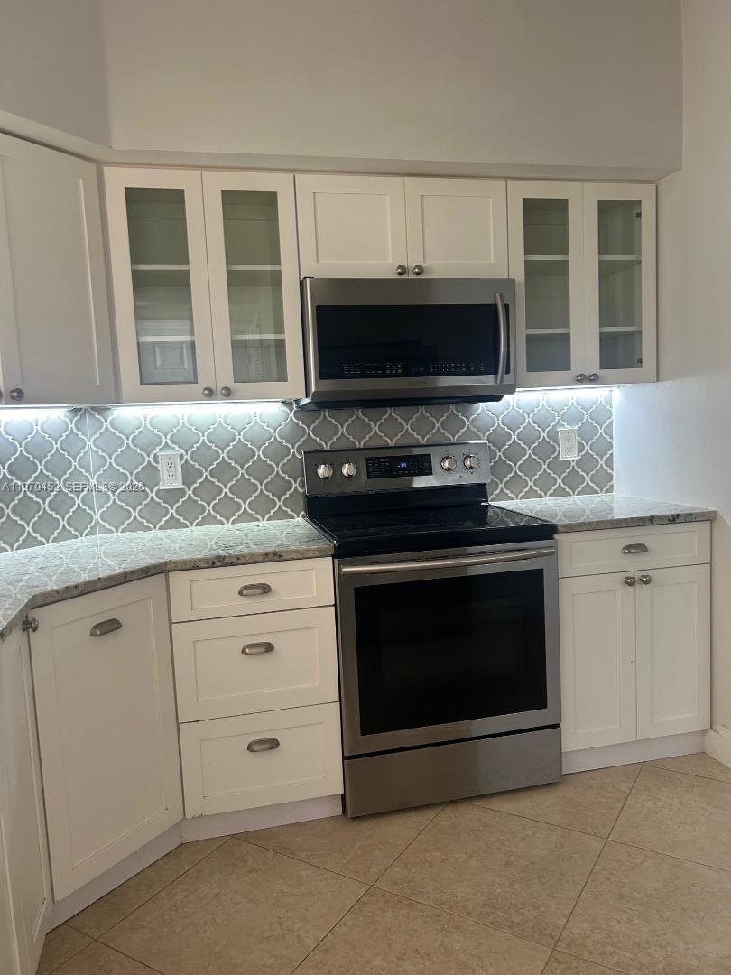 3255 NE 184th St 12215