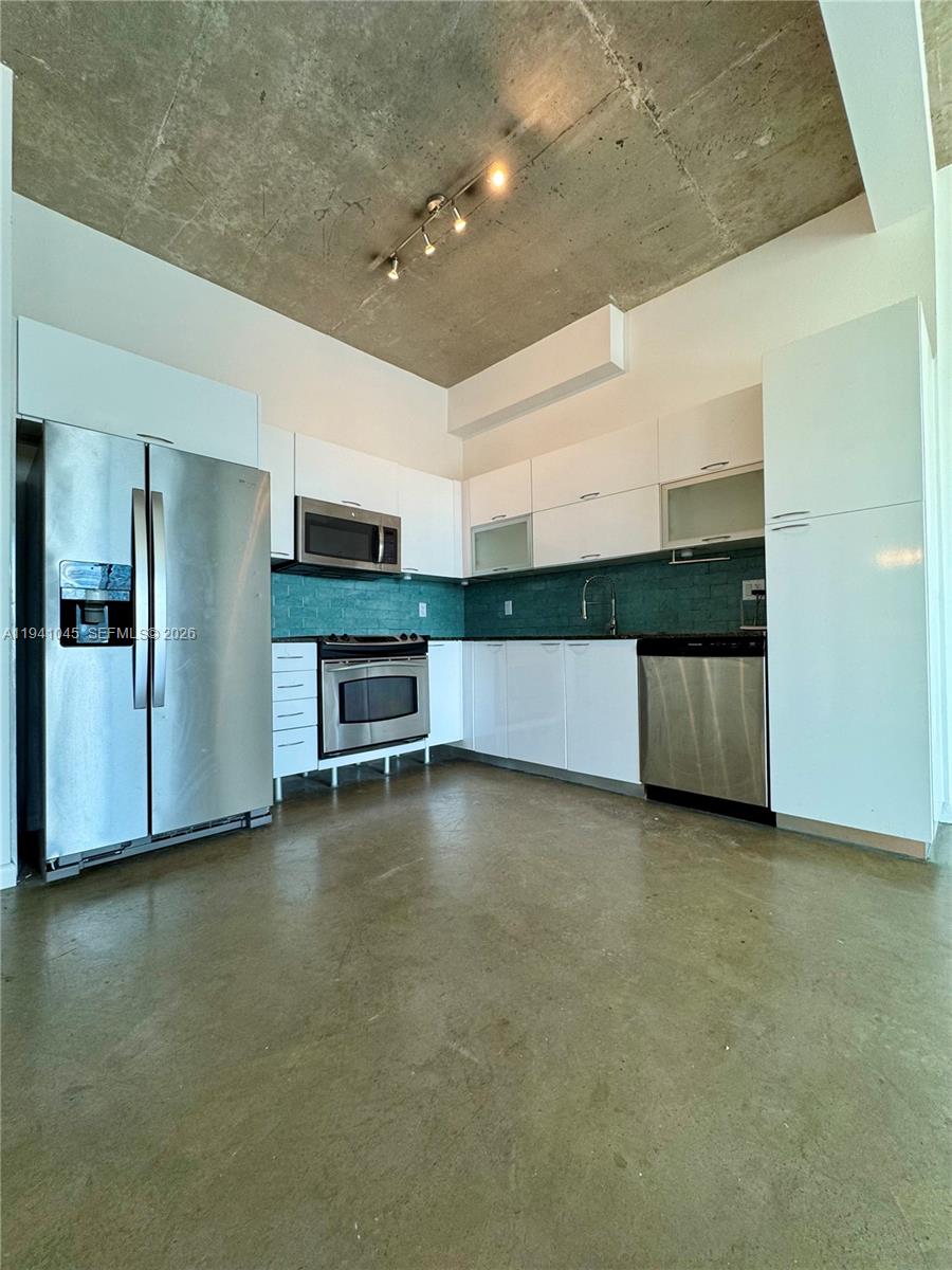 THE LOFT DOWNTOWN CONDO - Residential Lease