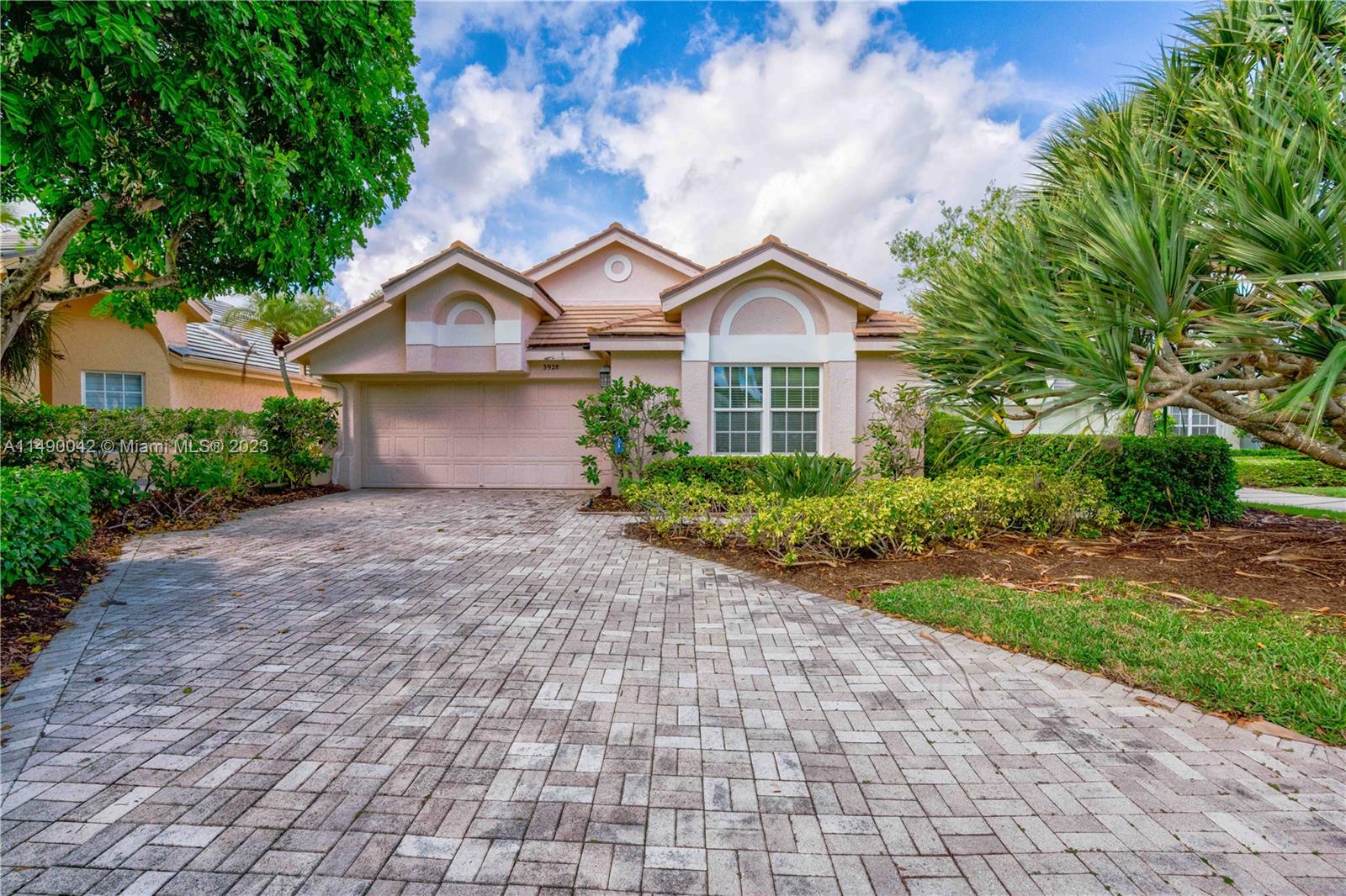 Property for Sale at 3928 Shearwater Dr, Jupiter, Palm Beach County, Florida - Bedrooms: 3 
Bathrooms: 3  - $1,250,000
