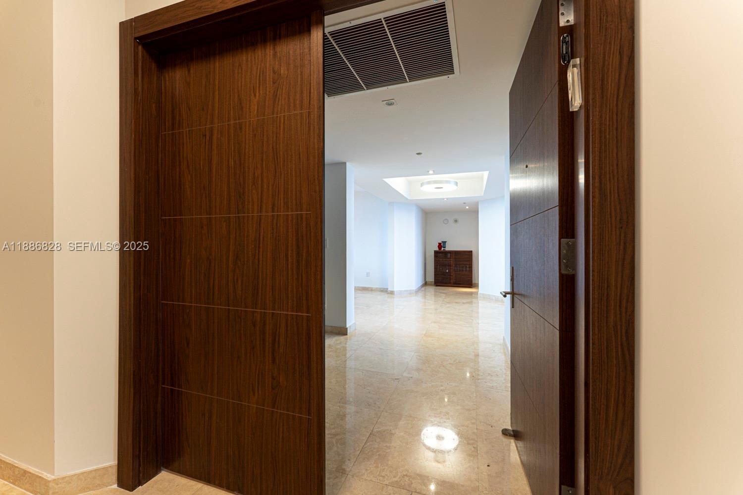 19333 Collins Ave 2607