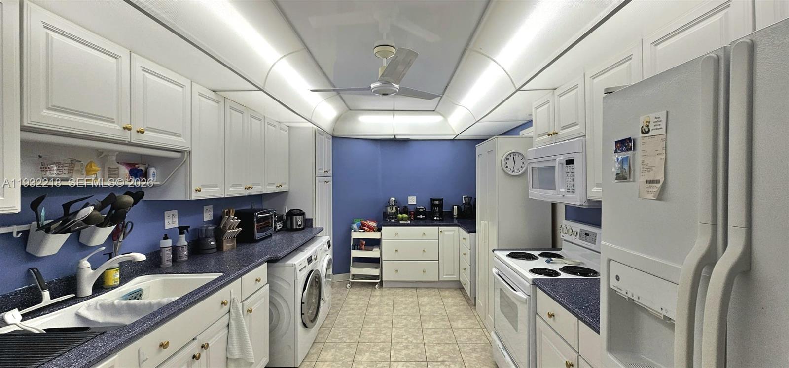 TOWERS OF KEY BISCAYNE CO - Residential