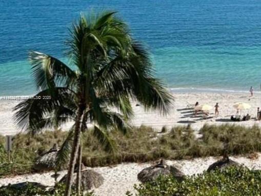 TOWERS OF KEY BISCAYNE CO - Residential