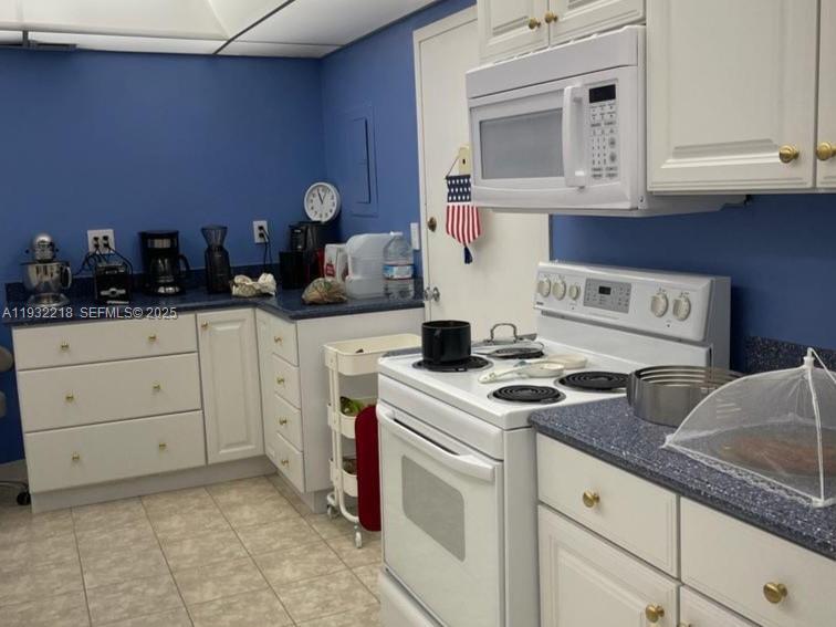 TOWERS OF KEY BISCAYNE CO - Residential