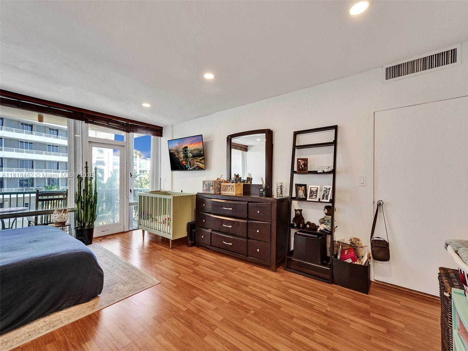 BRICKELL BAY TOWER CONDO - Residential