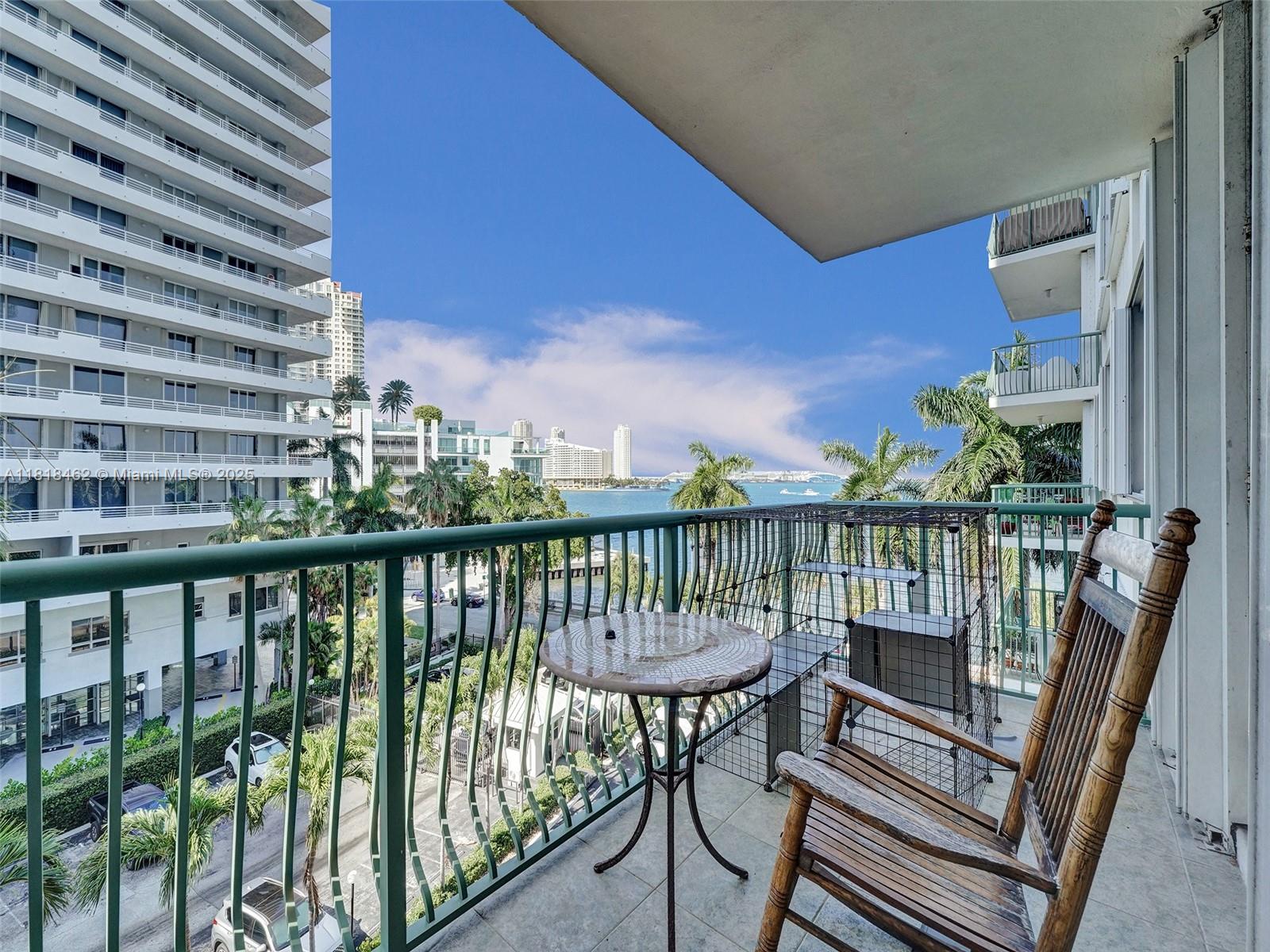 BRICKELL BAY TOWER CONDO - Residential