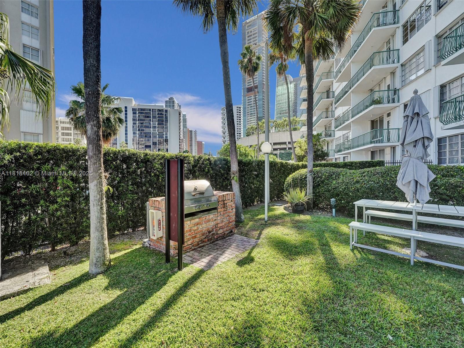 BRICKELL BAY TOWER CONDO - Residential