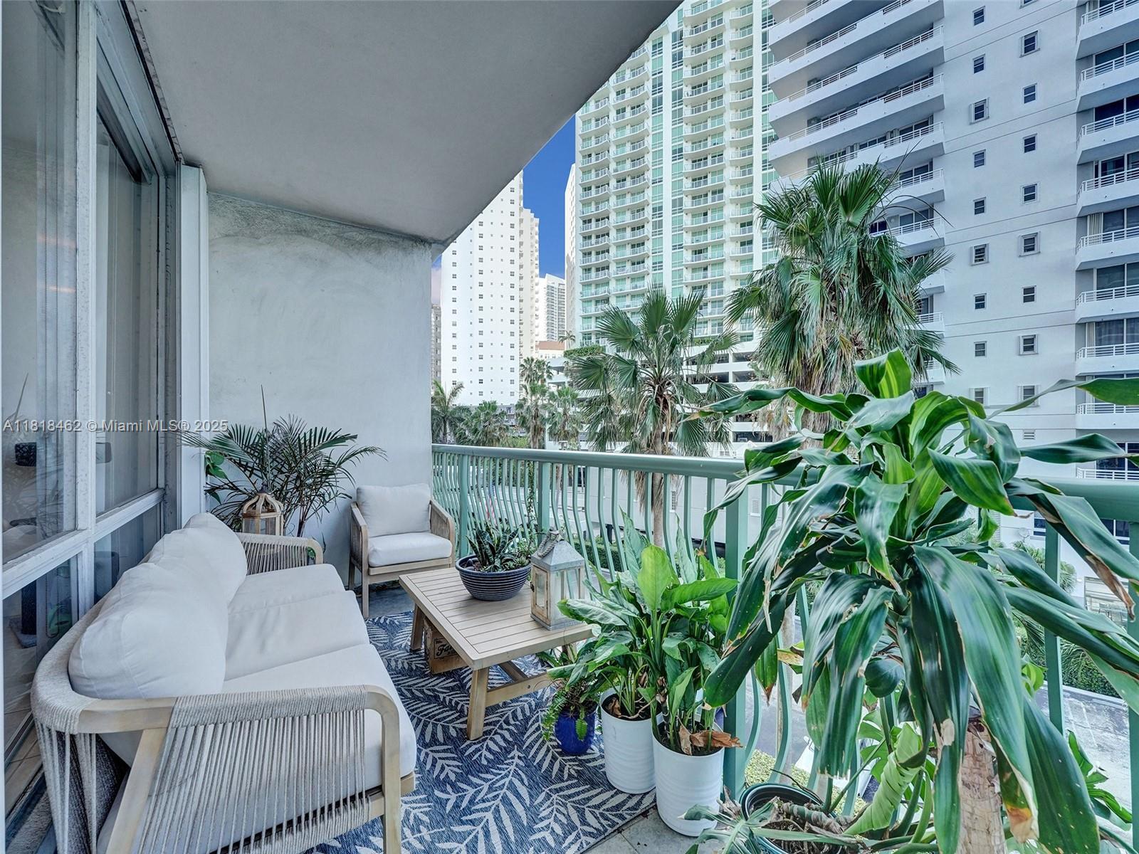 BRICKELL BAY TOWER CONDO - Residential