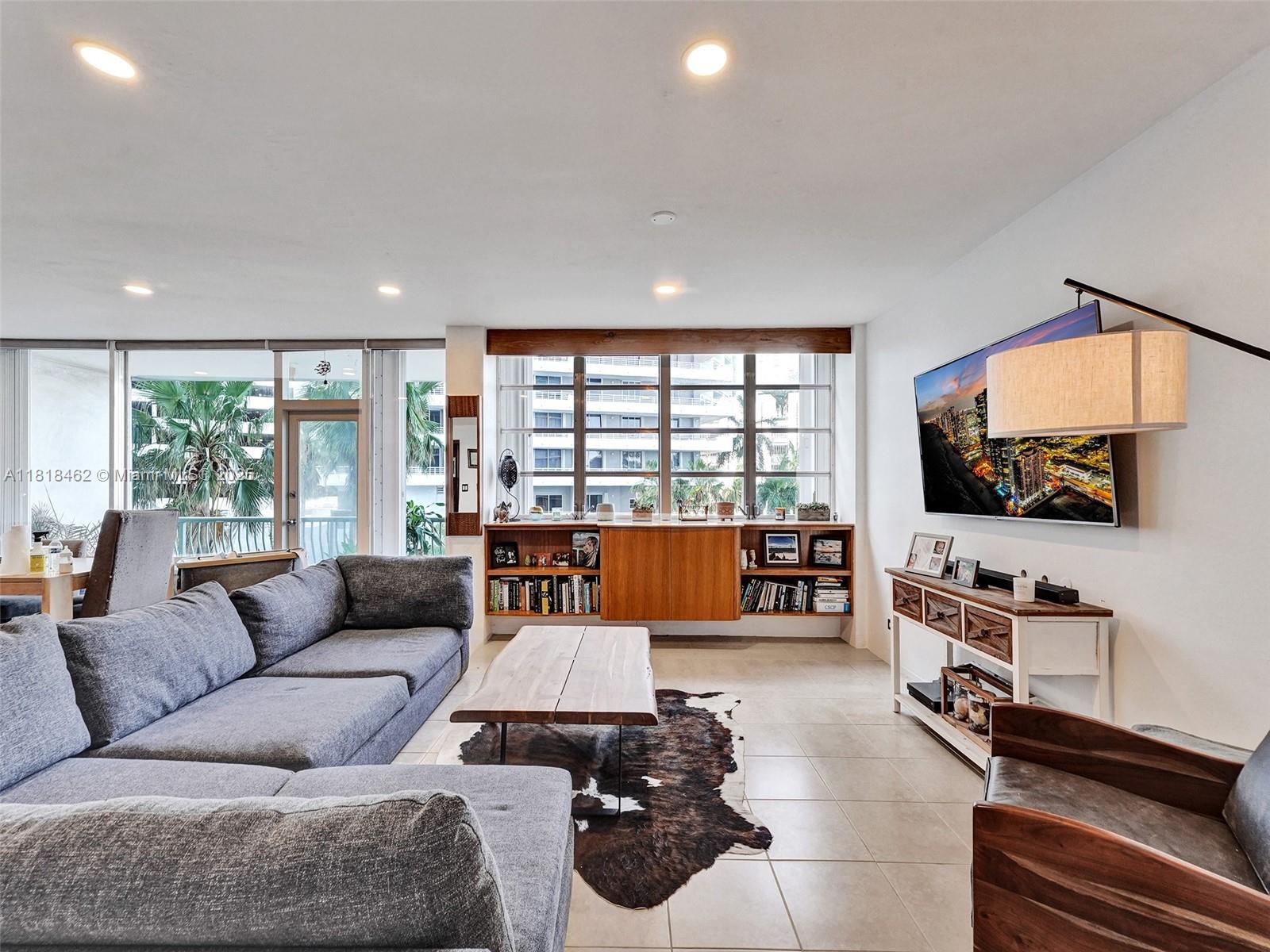 BRICKELL BAY TOWER CONDO - Residential