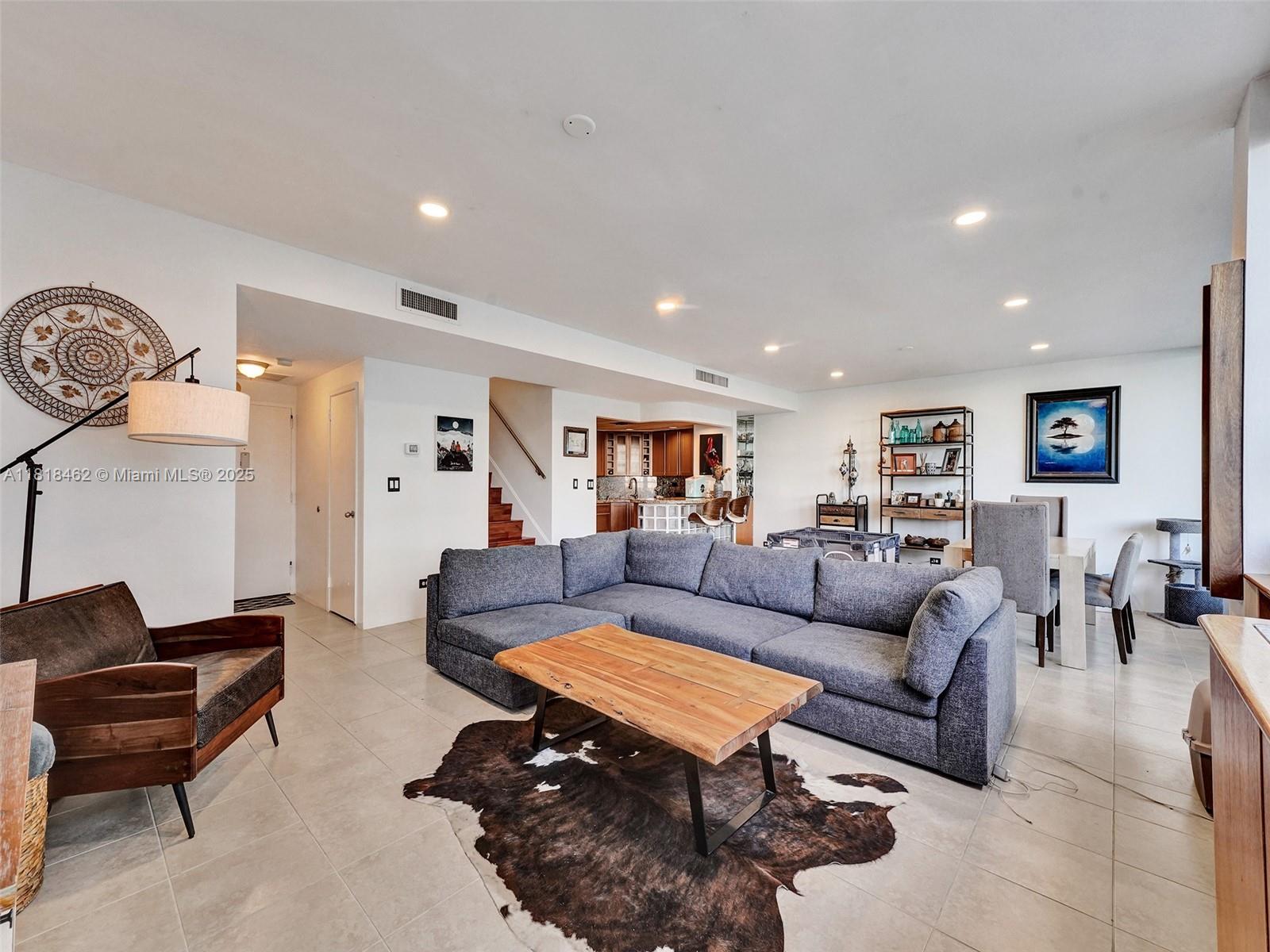 BRICKELL BAY TOWER CONDO - Residential