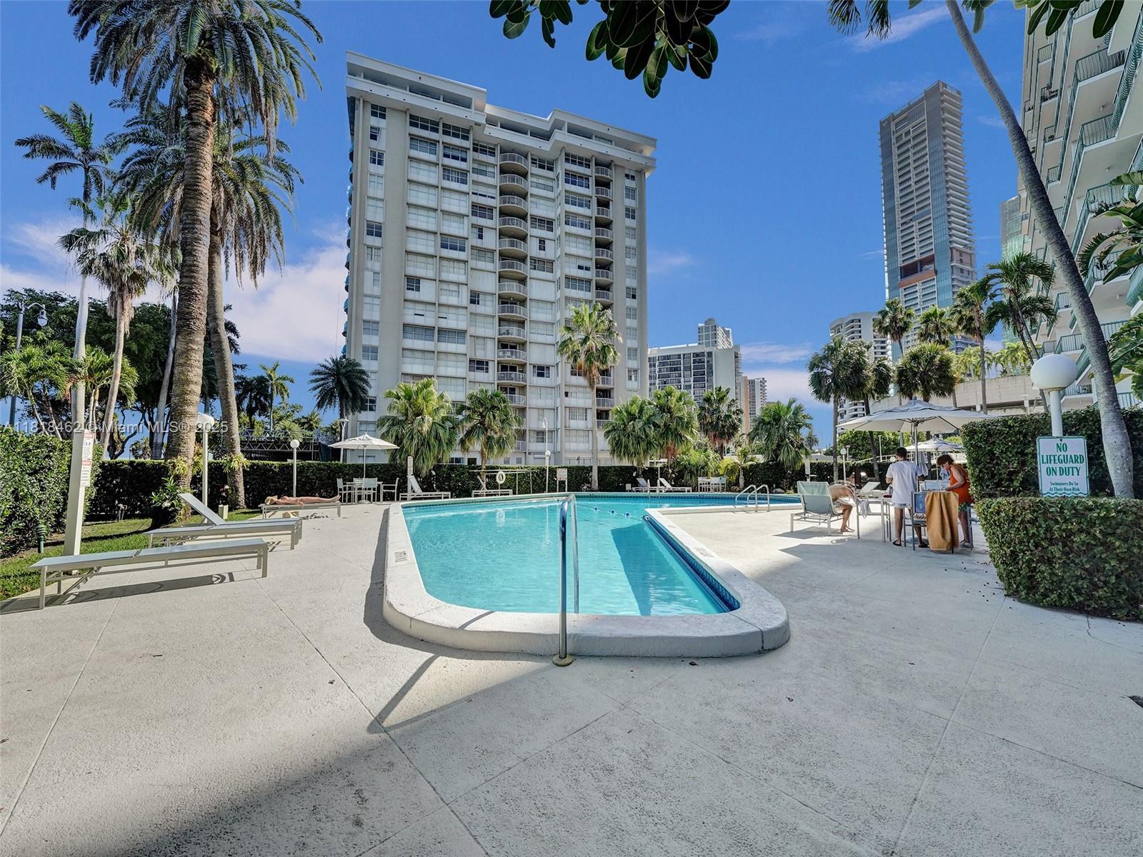 BRICKELL BAY TOWER CONDO - Residential