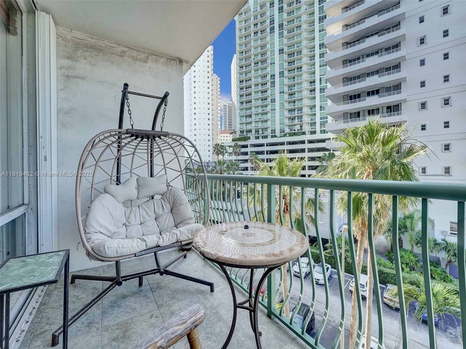 BRICKELL BAY TOWER CONDO - Residential