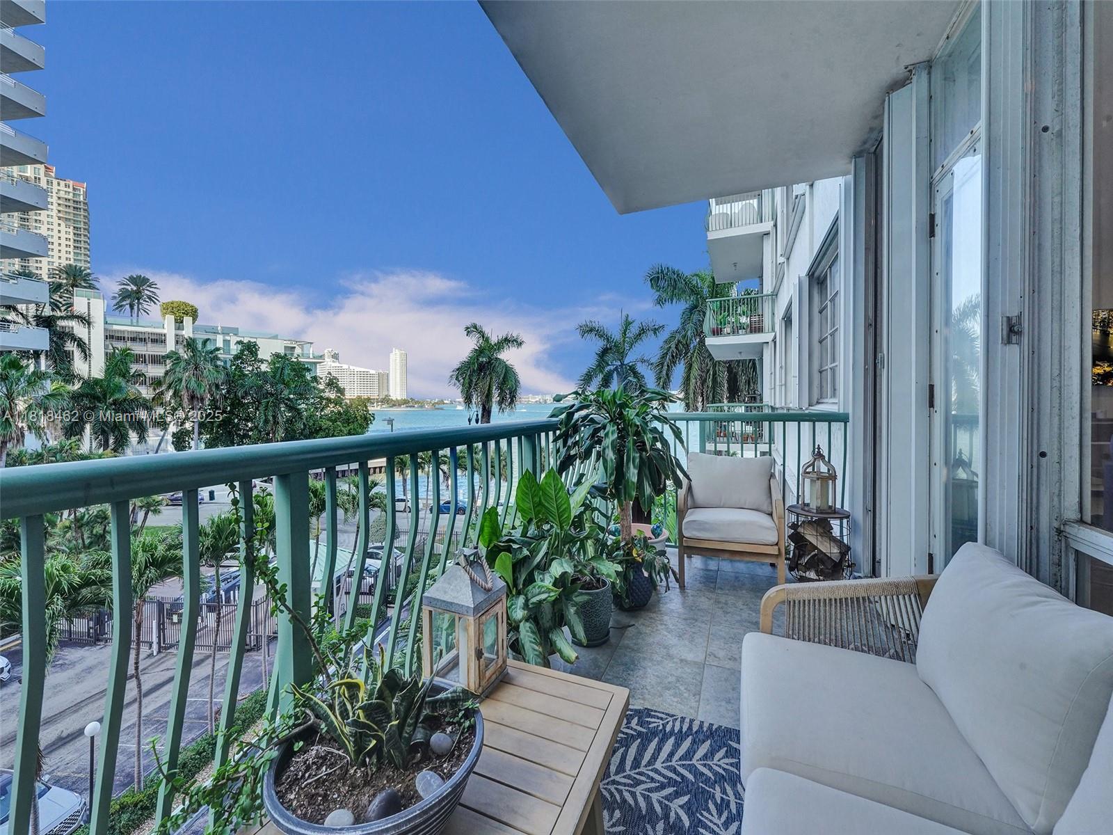 BRICKELL BAY TOWER CONDO - Residential