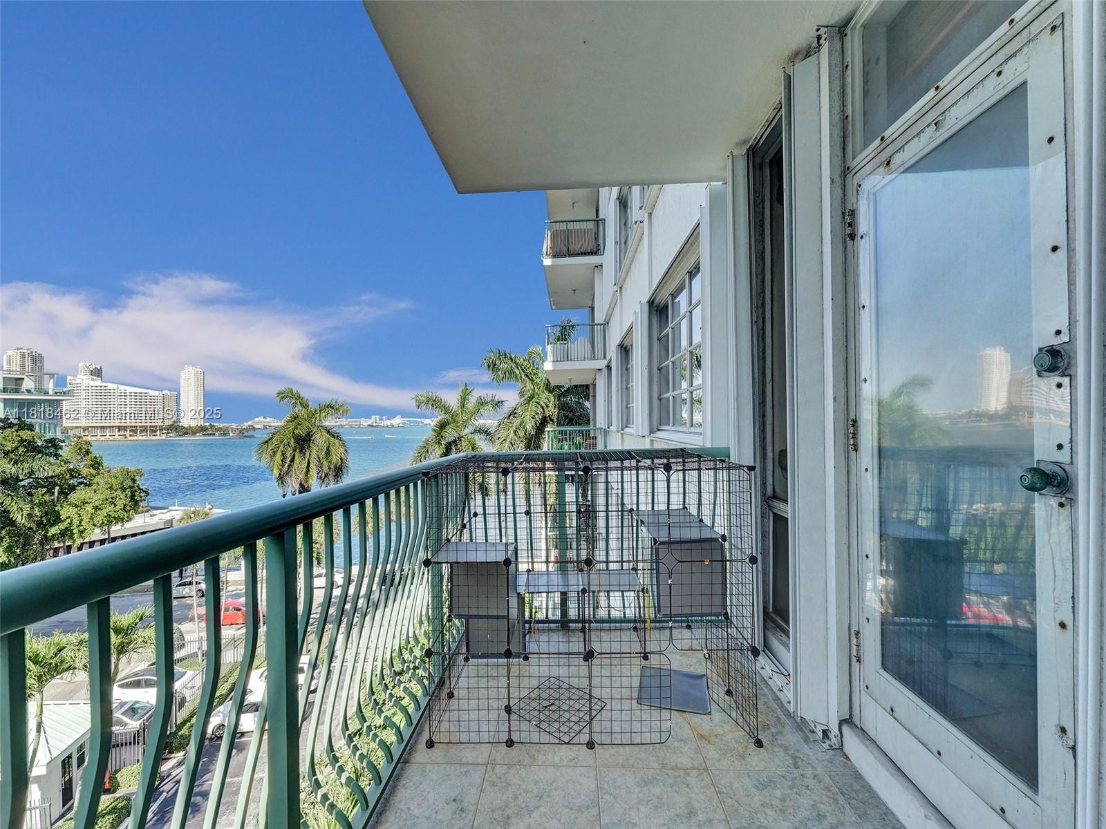BRICKELL BAY TOWER CONDO - Residential