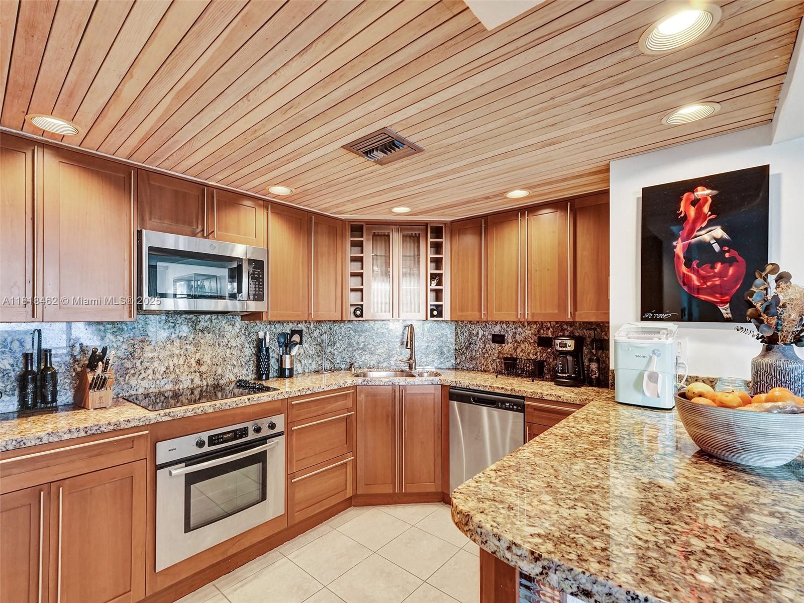 BRICKELL BAY TOWER CONDO - Residential