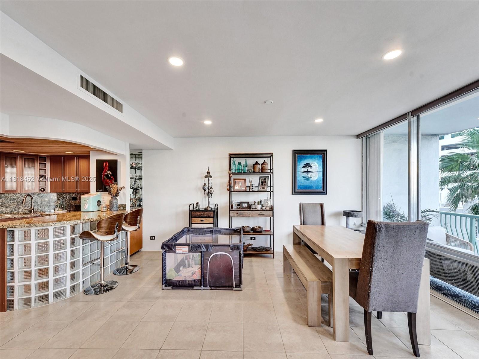 BRICKELL BAY TOWER CONDO - Residential
