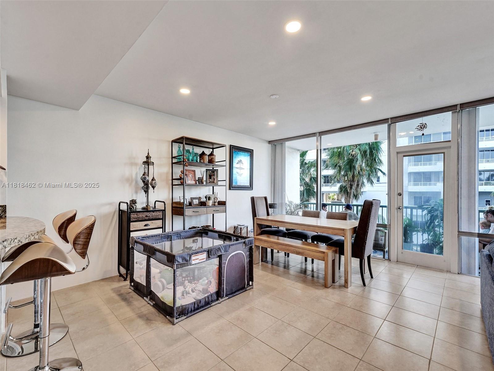 BRICKELL BAY TOWER CONDO - Residential