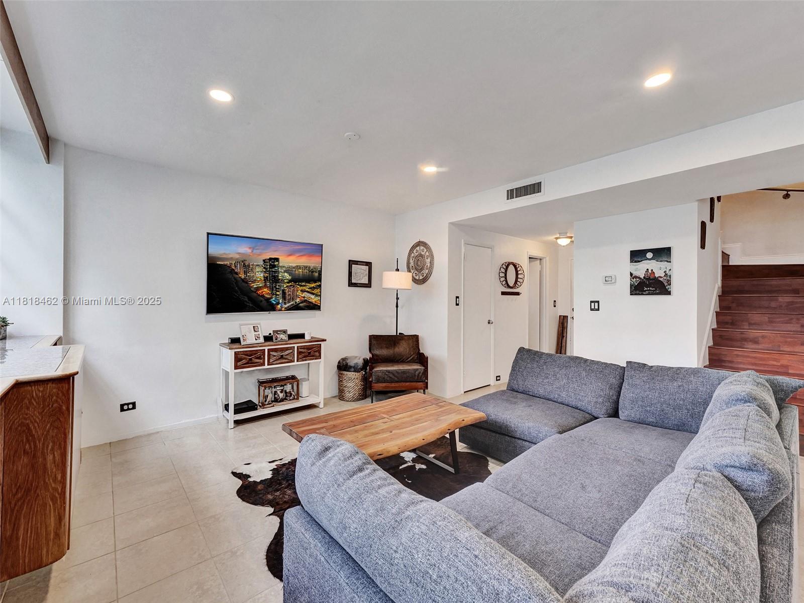BRICKELL BAY TOWER CONDO - Residential