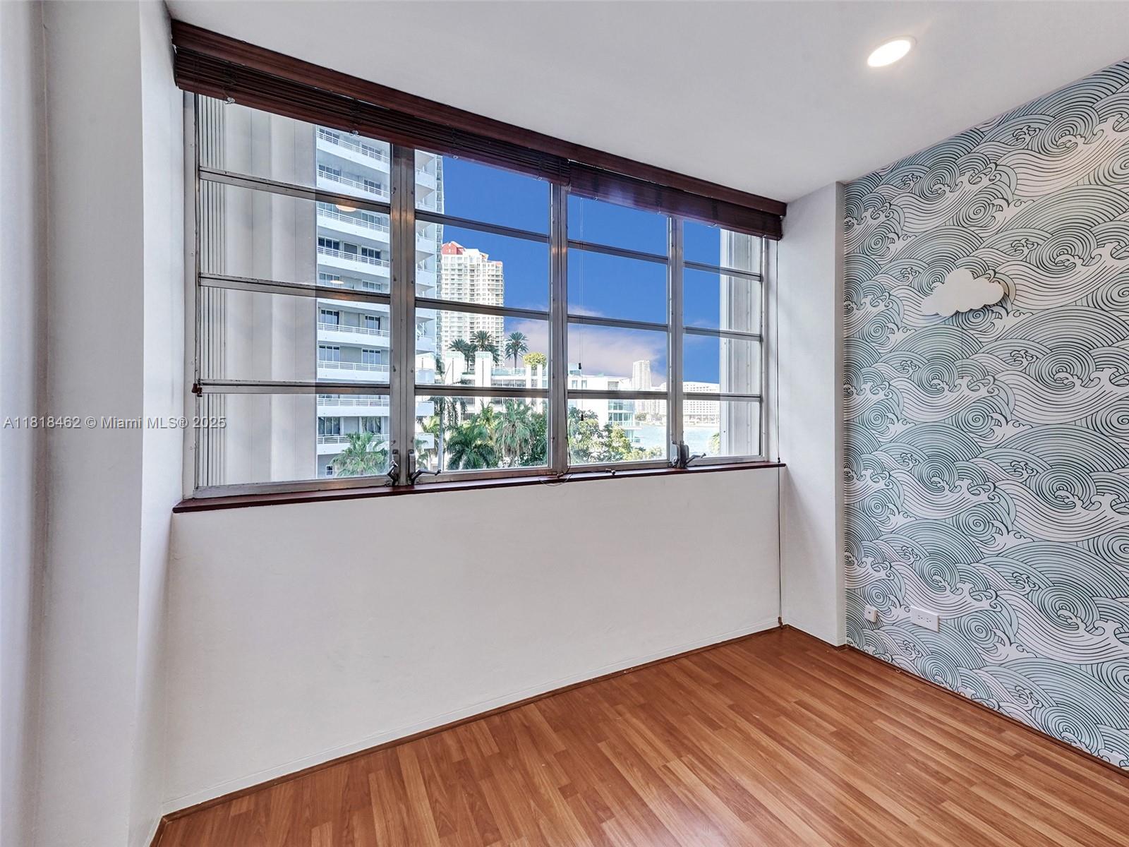 BRICKELL BAY TOWER CONDO - Residential