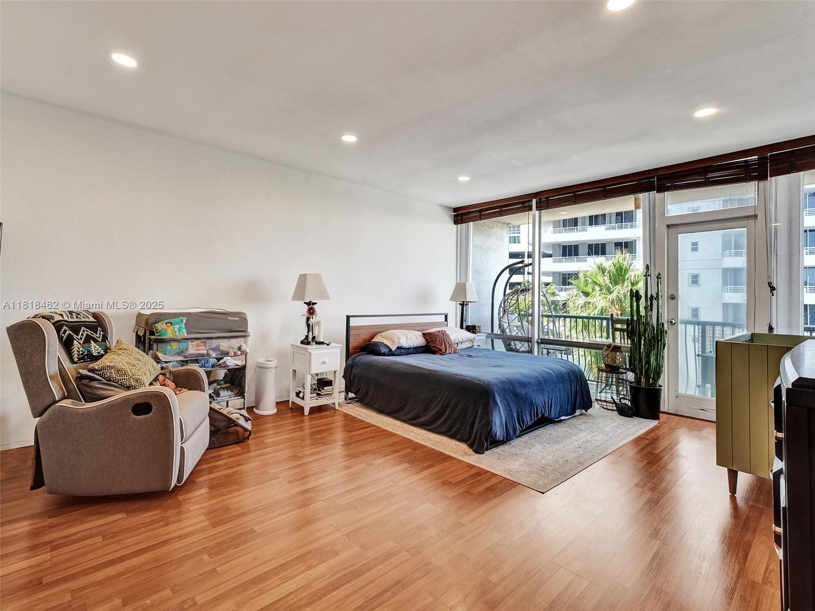 BRICKELL BAY TOWER CONDO - Residential