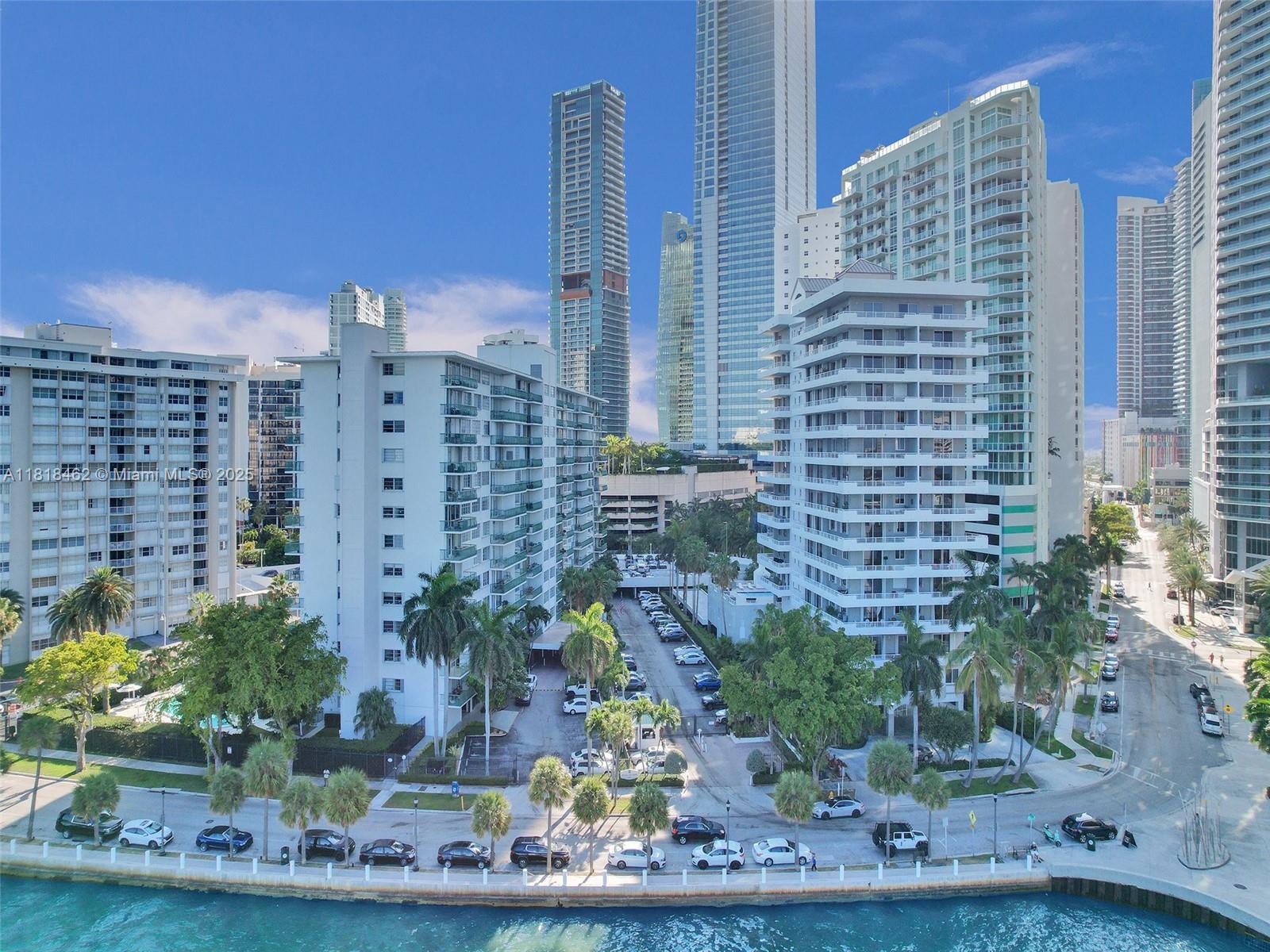 BRICKELL BAY TOWER CONDO - Residential