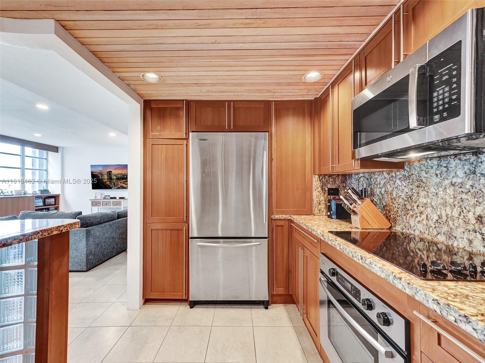 BRICKELL BAY TOWER CONDO - Residential