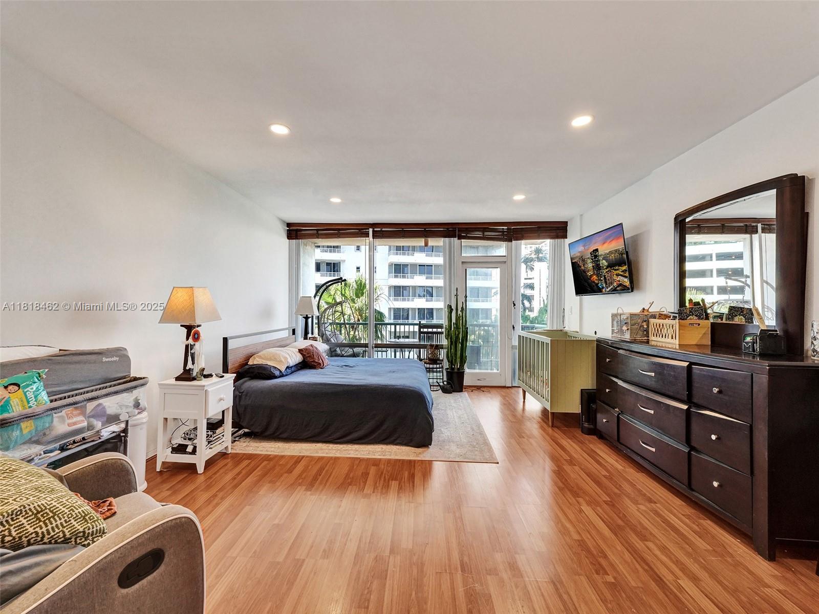 BRICKELL BAY TOWER CONDO - Residential