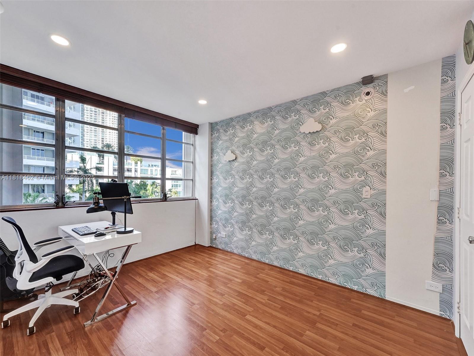 BRICKELL BAY TOWER CONDO - Residential