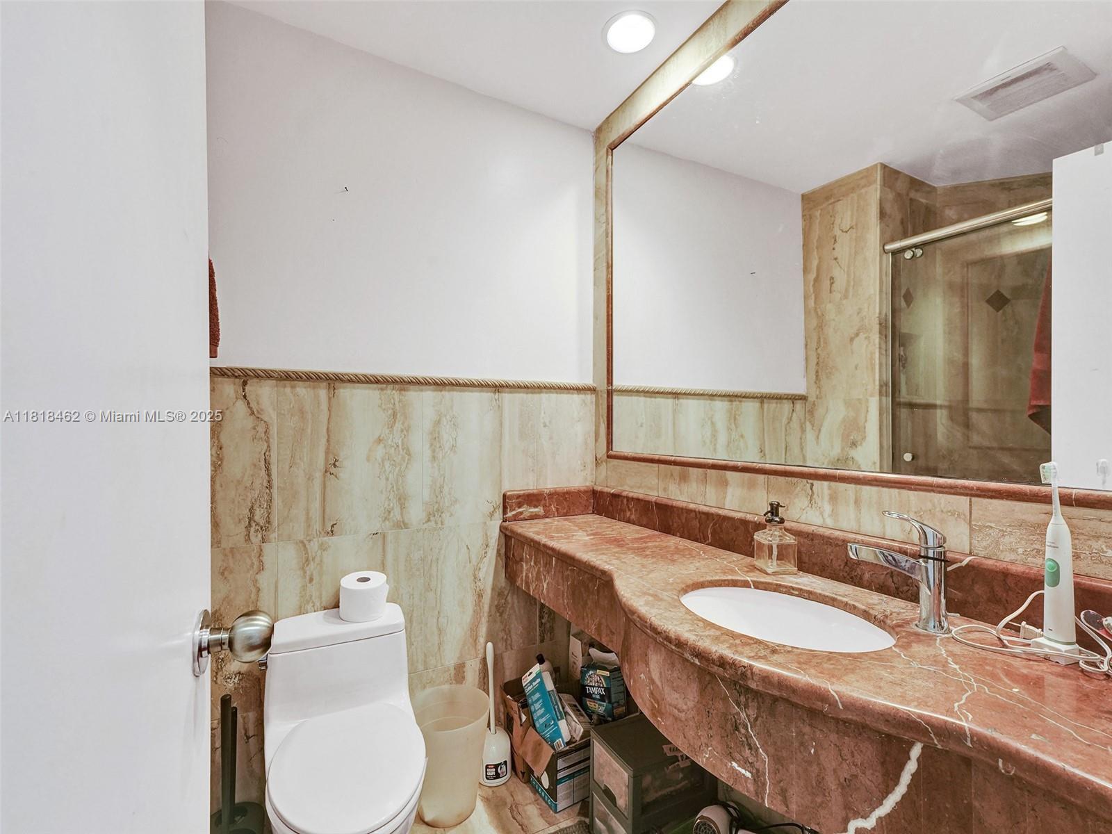 BRICKELL BAY TOWER CONDO - Residential