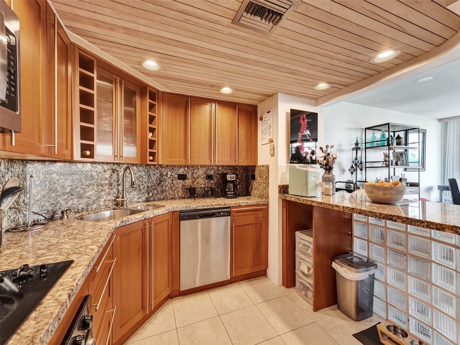 BRICKELL BAY TOWER CONDO - Residential