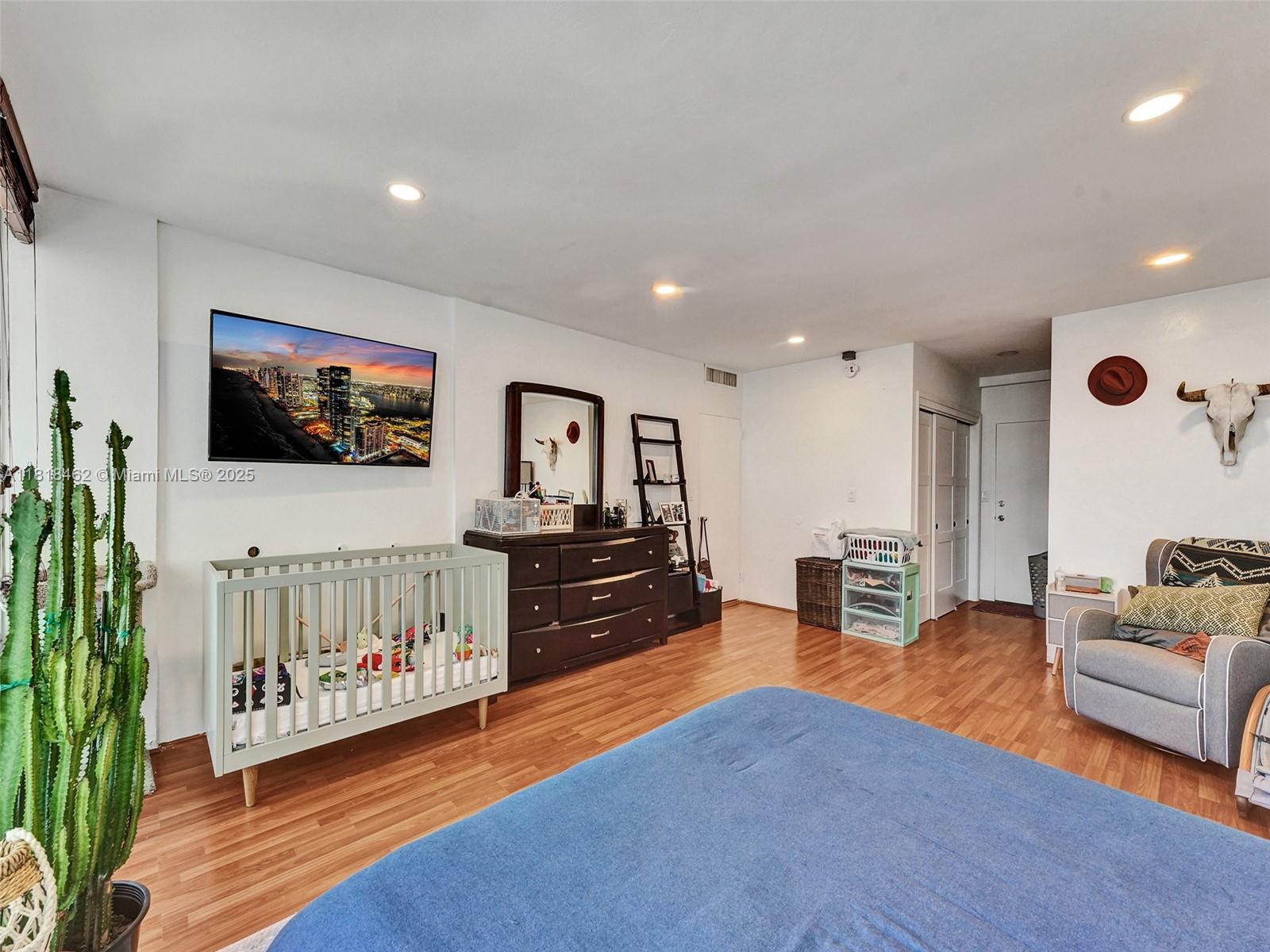 BRICKELL BAY TOWER CONDO - Residential
