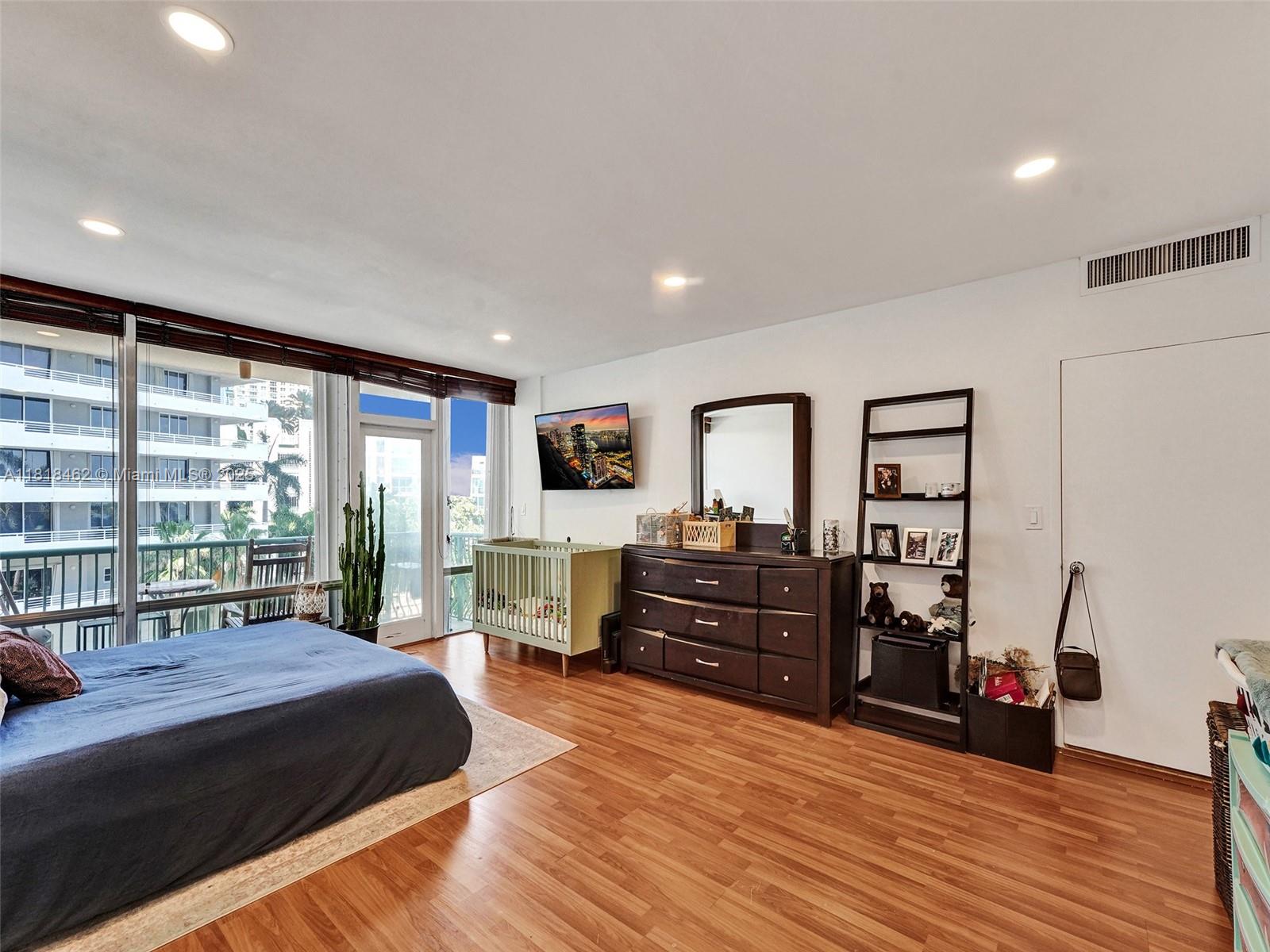 BRICKELL BAY TOWER CONDO - Residential
