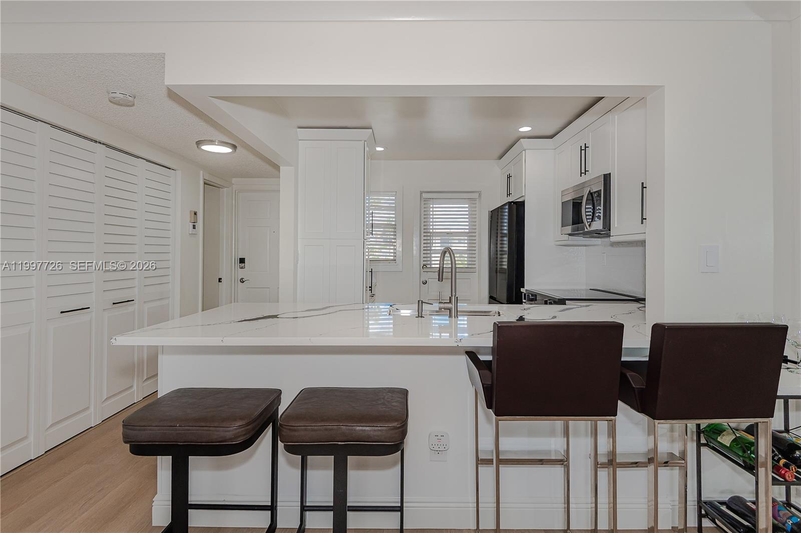 ARROWHEAD CONDO NO V - Residential