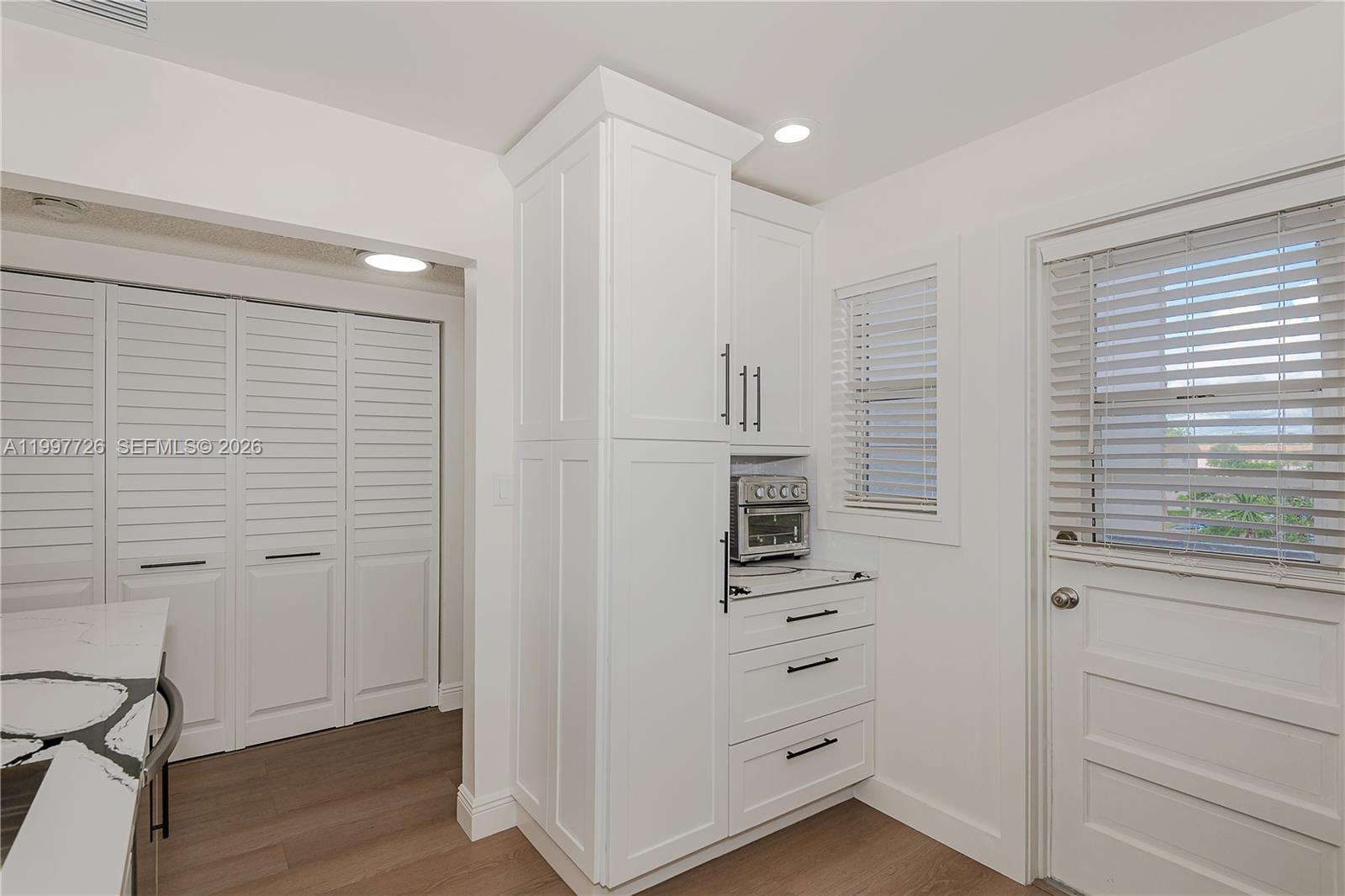 ARROWHEAD CONDO NO V - Residential