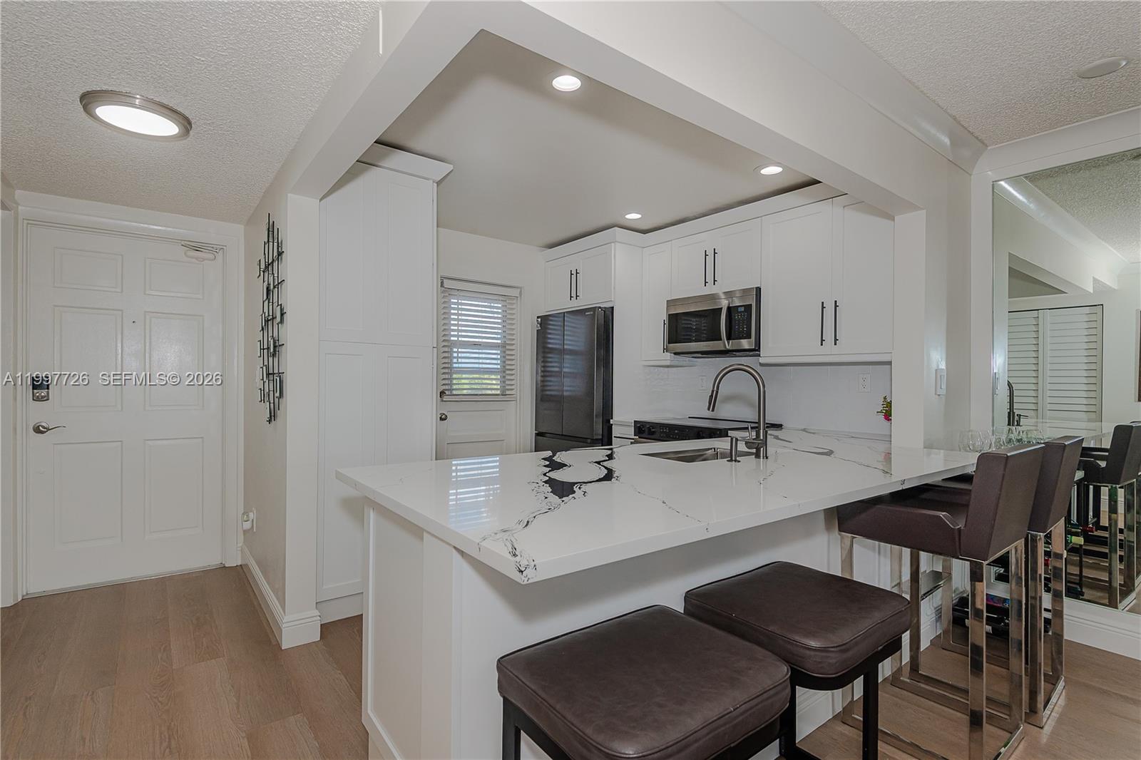 ARROWHEAD CONDO NO V - Residential