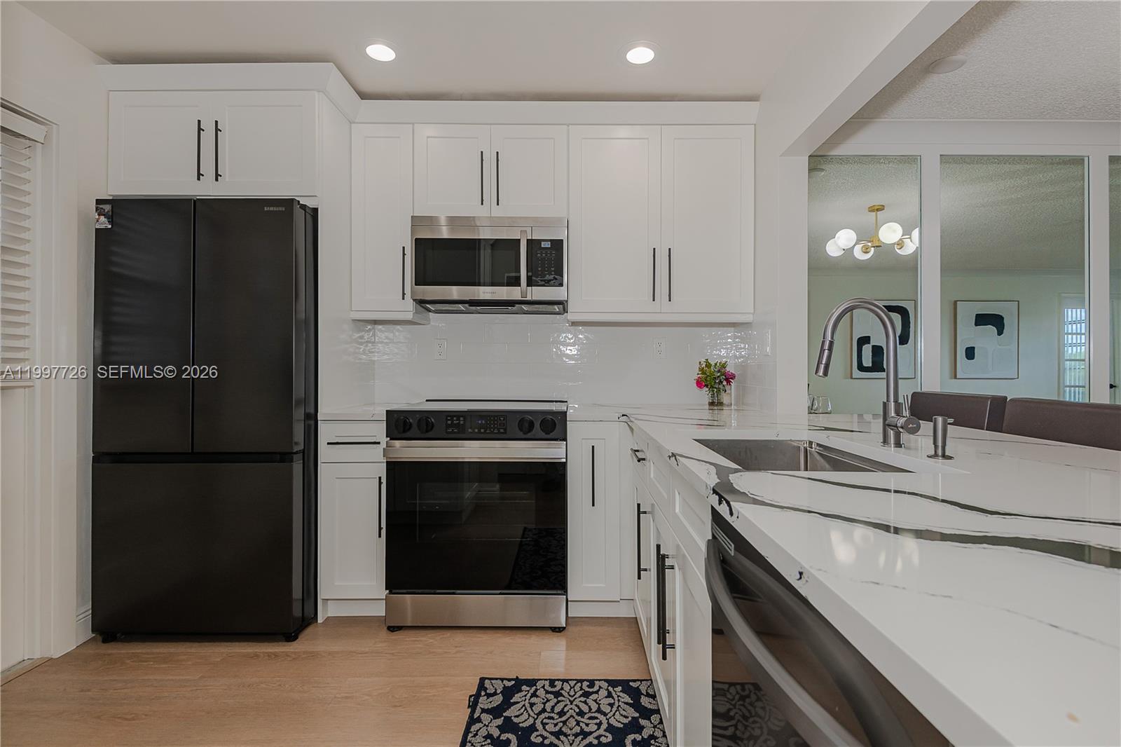 ARROWHEAD CONDO NO V - Residential