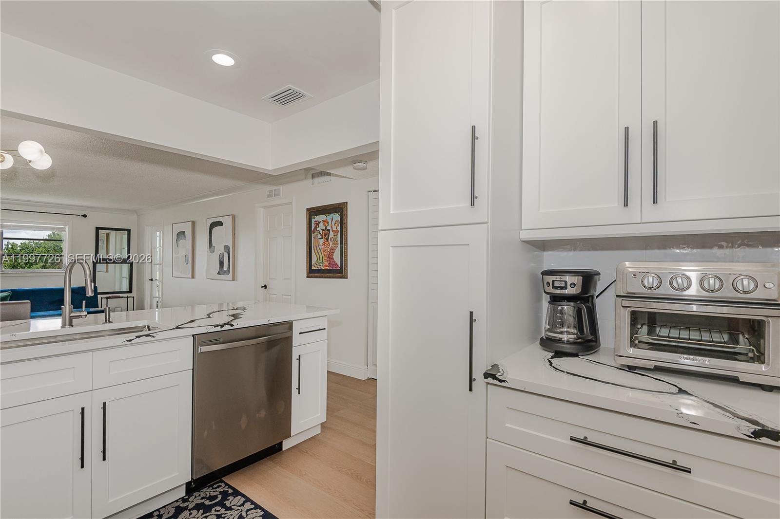 ARROWHEAD CONDO NO V - Residential