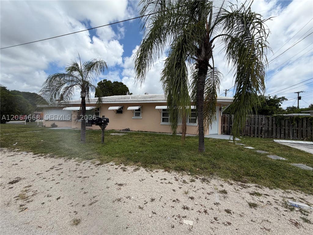 Photo of 405 SE 23rd St #1, Fort Lauderdale, FL 33316 (MLS # A12064668)