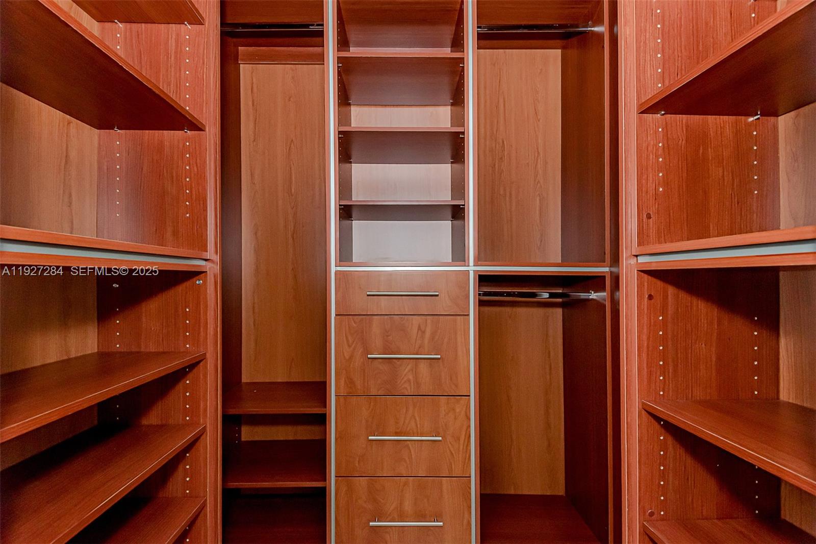 TDR TOWER II CONDO - Residential