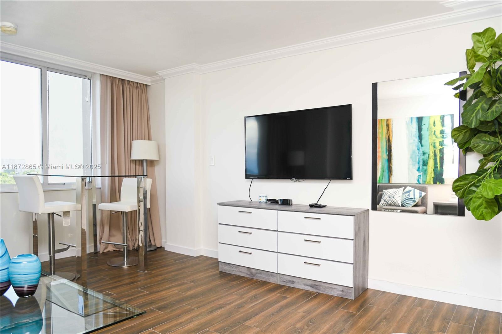 19201 Collins Ave 504