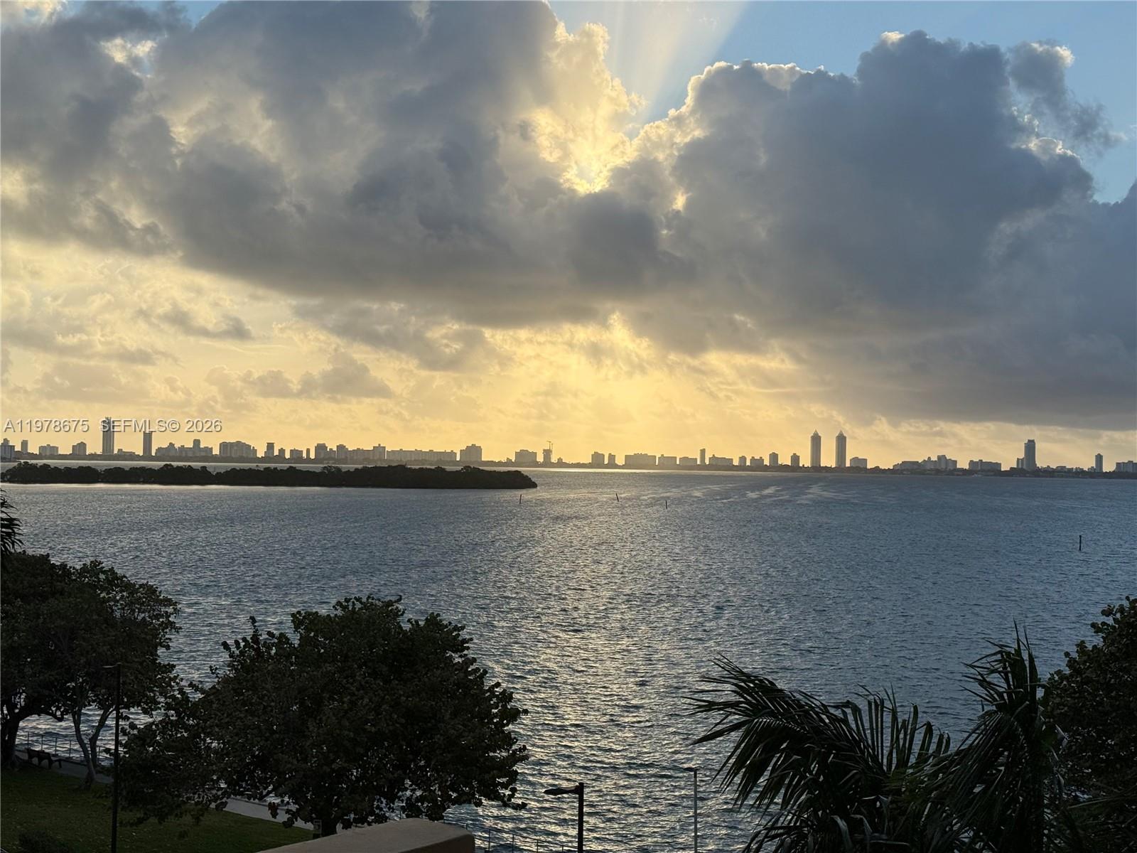 880 NE 69th St 5Q, Miami, FL, 33138/$359,000 3 880 NE 69th St 5Q