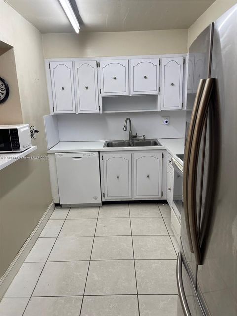 10383 N Kendall Dr N5 Miami FL 33176