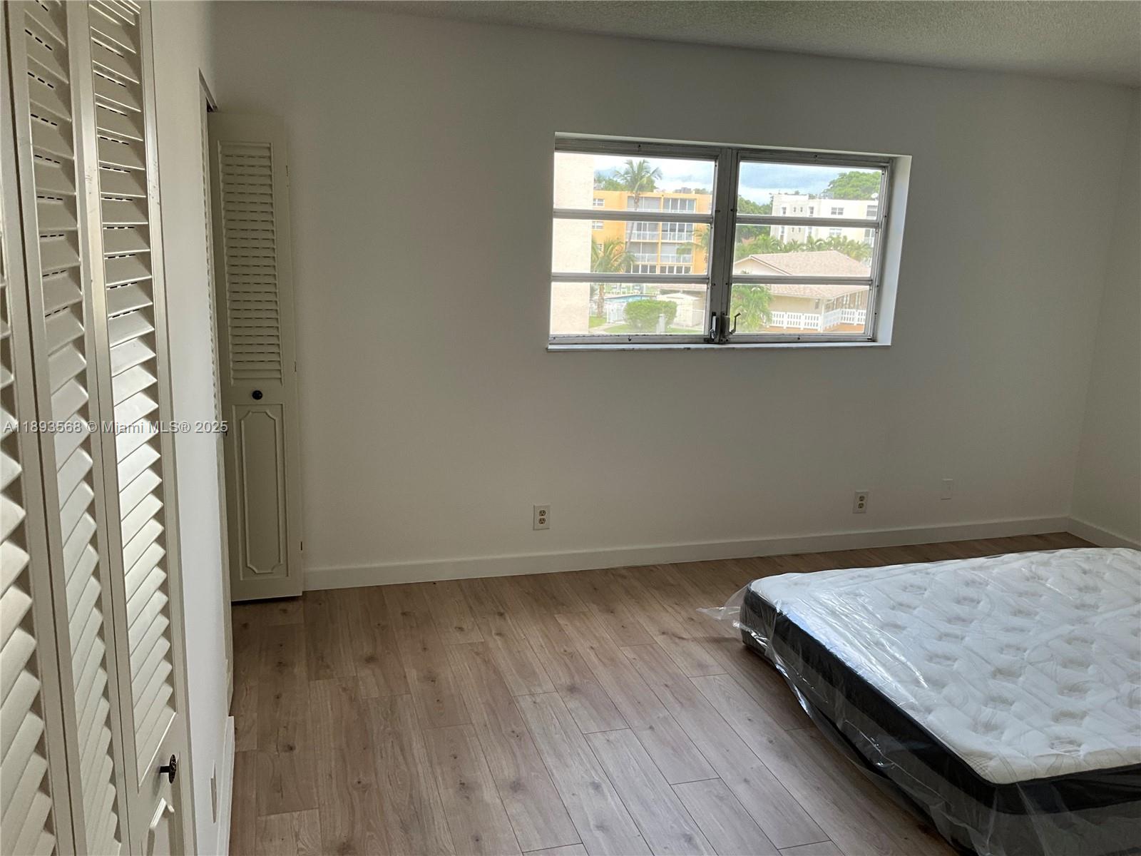 MEADOWBROOK LAKES CONDO - Residential