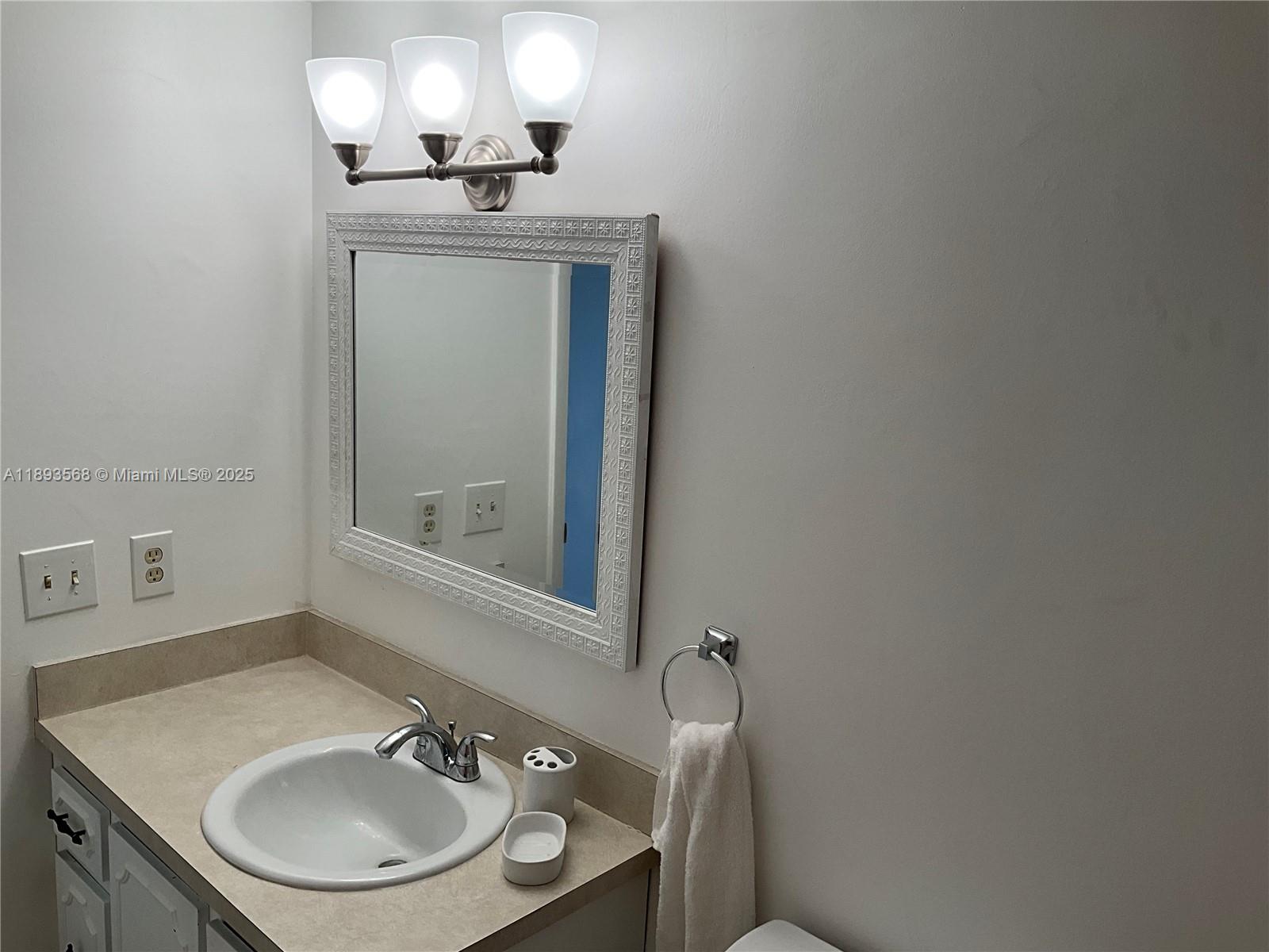 MEADOWBROOK LAKES CONDO - Residential