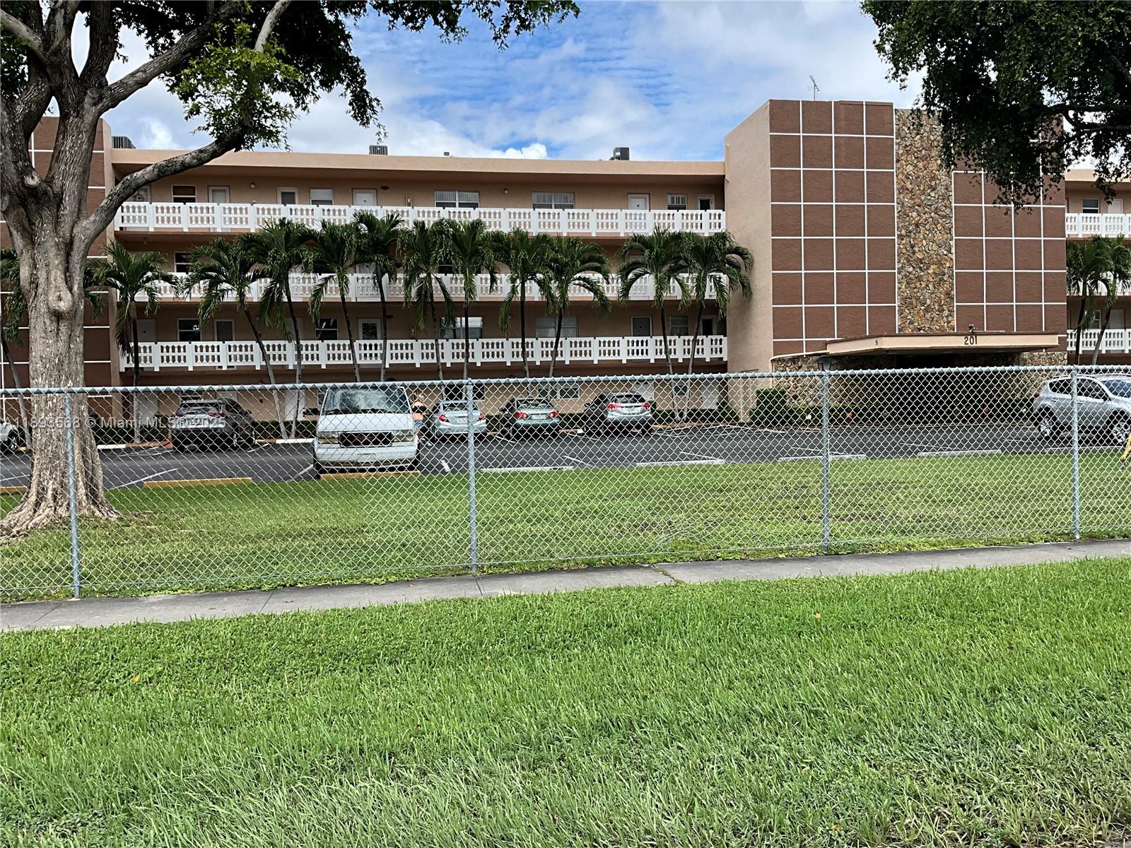 MEADOWBROOK LAKES CONDO - Residential