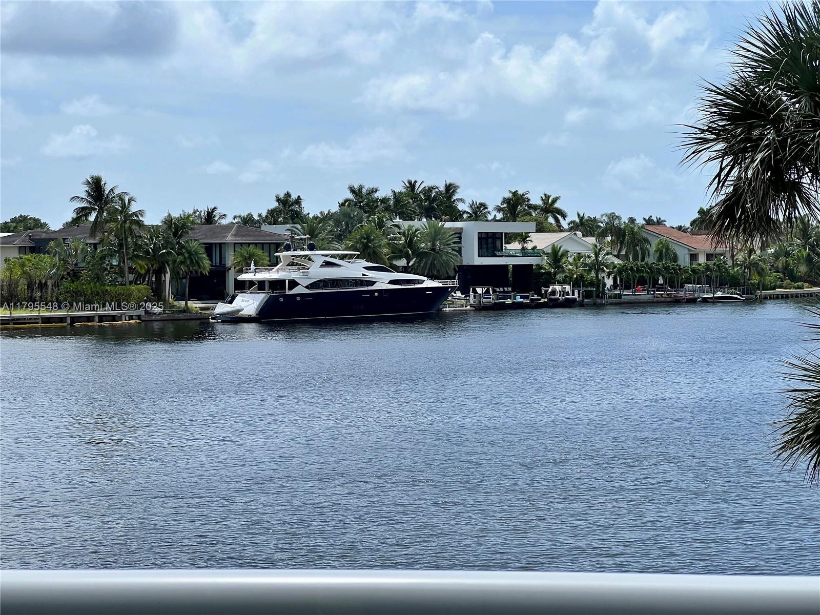 20515 E Country Club Dr 245, Aventura, Miami-Dade County, Florida - 2 Bedrooms  
2 Bathrooms - 