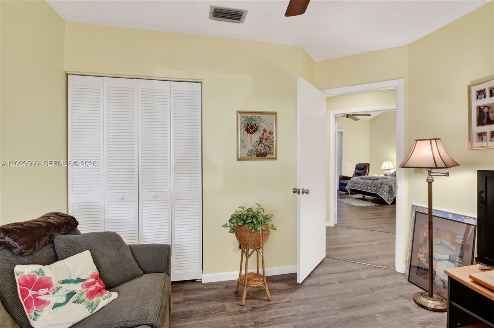 CHELSEA III - Residential