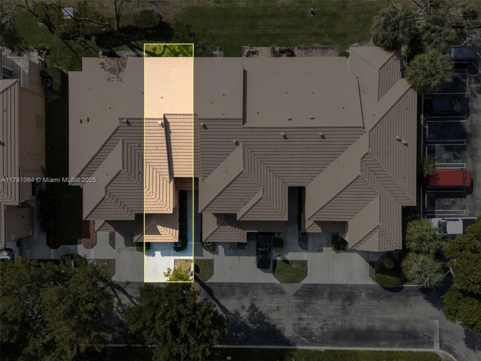 ADDISON COURT - Residential