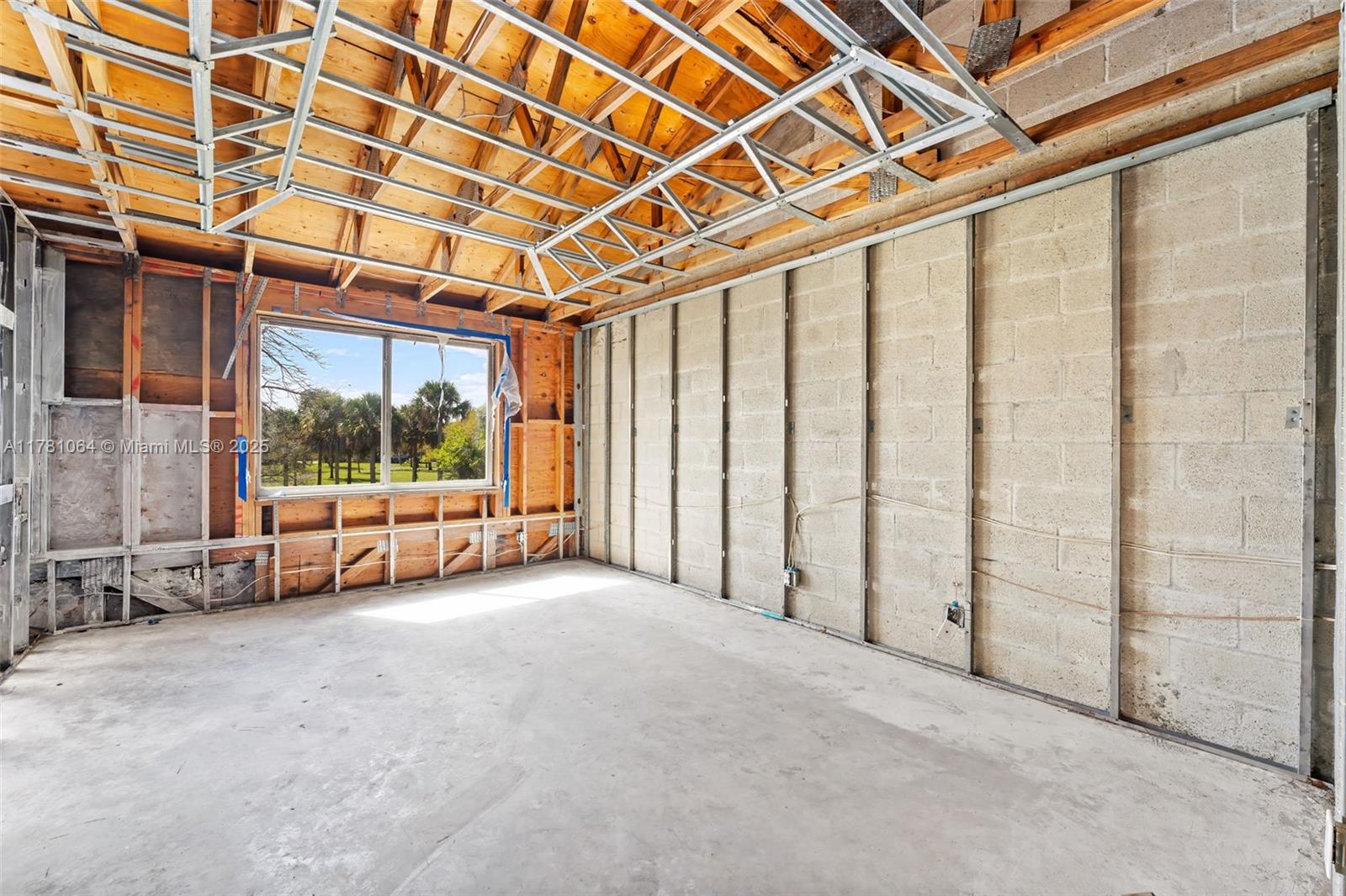 ADDISON COURT - Residential