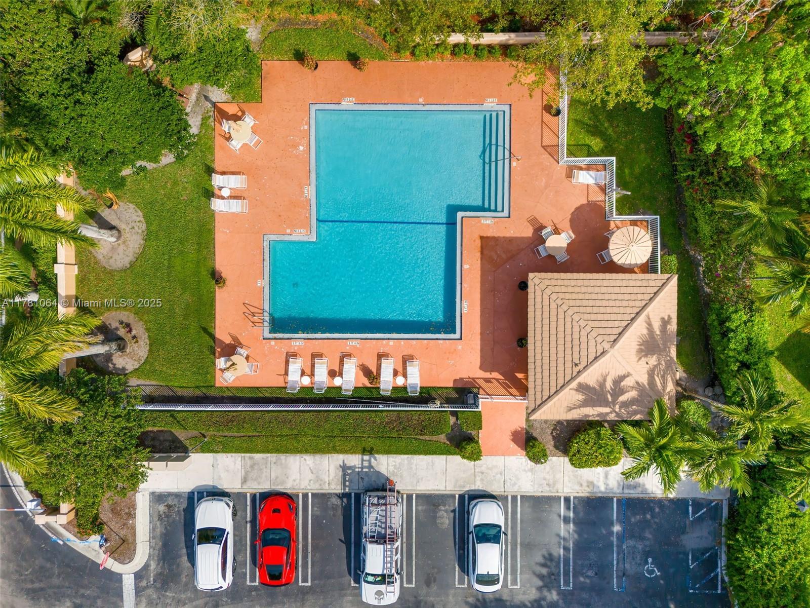 ADDISON COURT - Residential