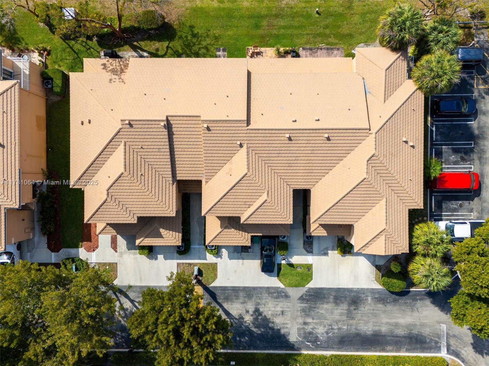 ADDISON COURT - Residential